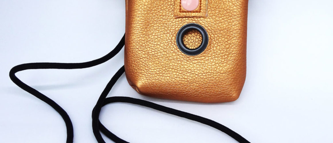 Little_Doggy_Bag_leather_Neck